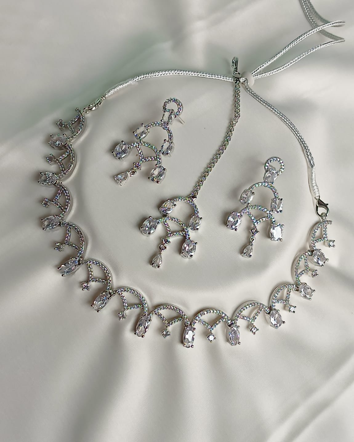 Dazzling Silver-Plated White Crystal Bridal Necklace Set