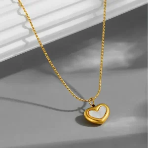 White shell heart necklace | stainless steel and color guaranteed