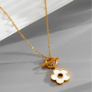 Plum blossom necklace | stainless steel and color guaranteed