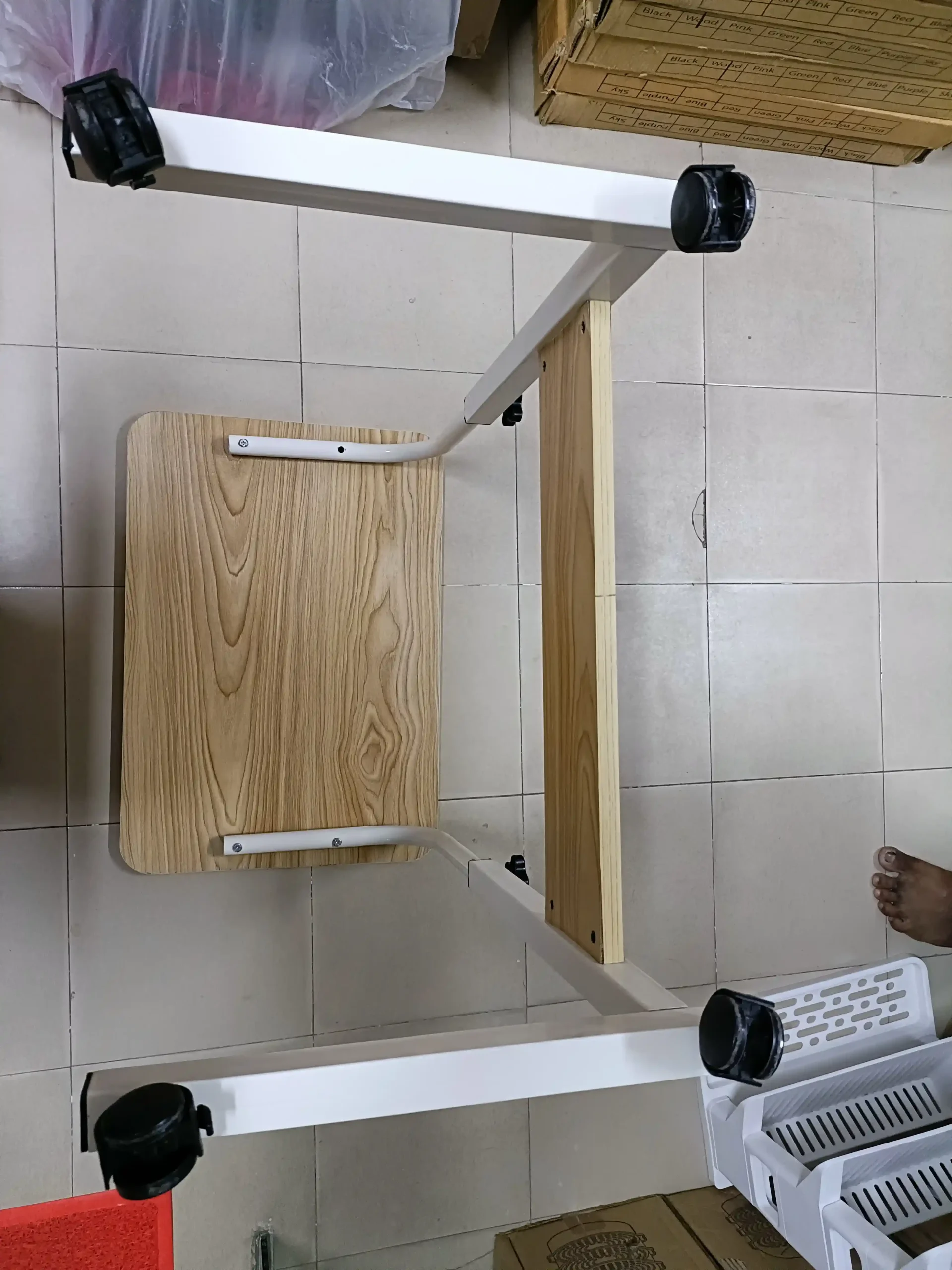 Adjustable and moveable table - Image 3
