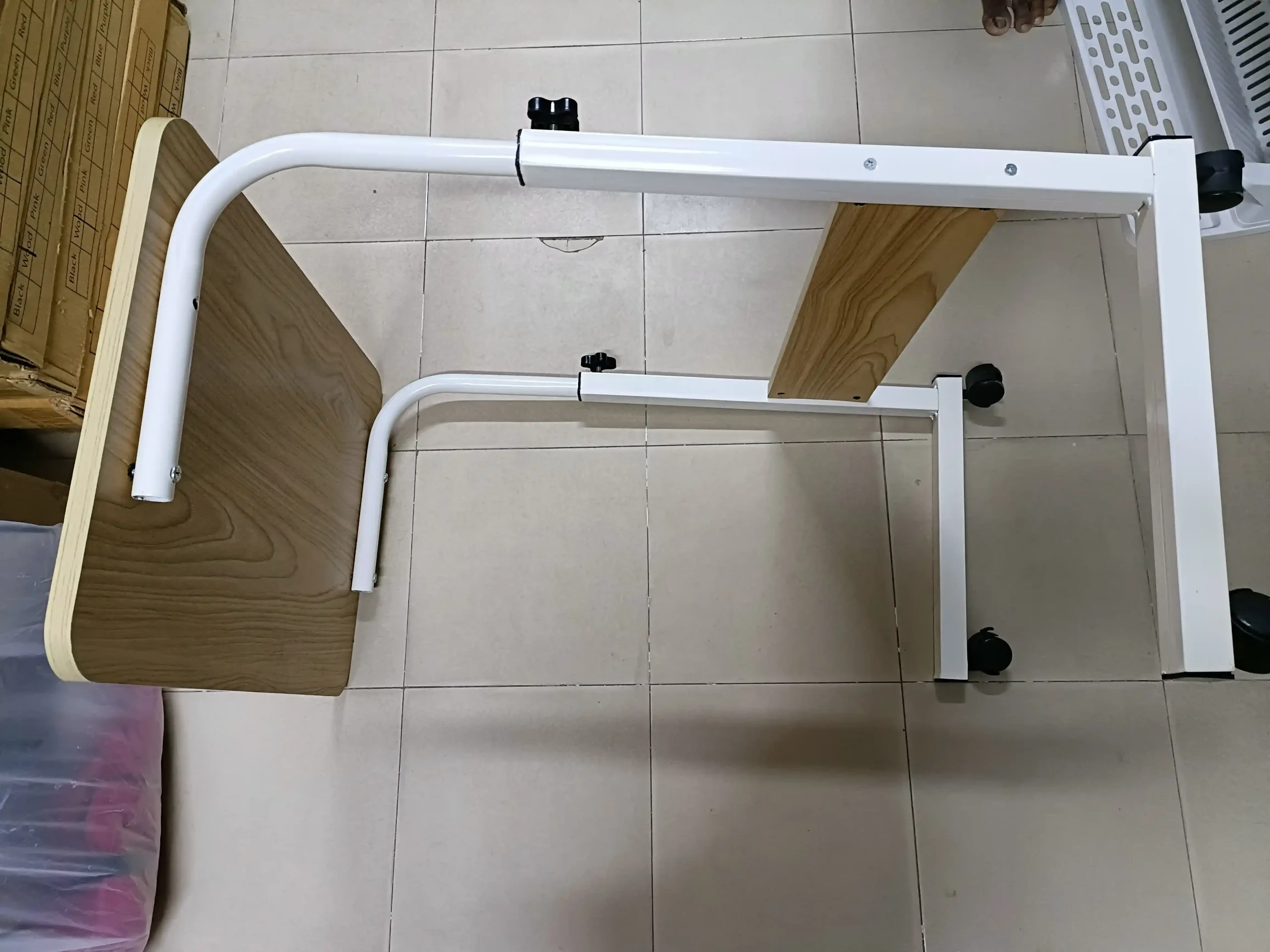 Adjustable and moveable table - Image 5